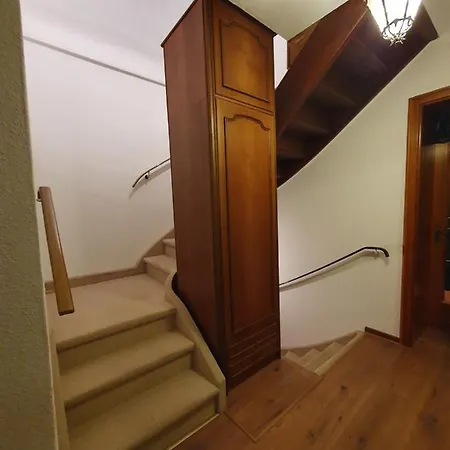 An Der Universitaetsklinik Mainz. Sehr Zentral ホームステイ *